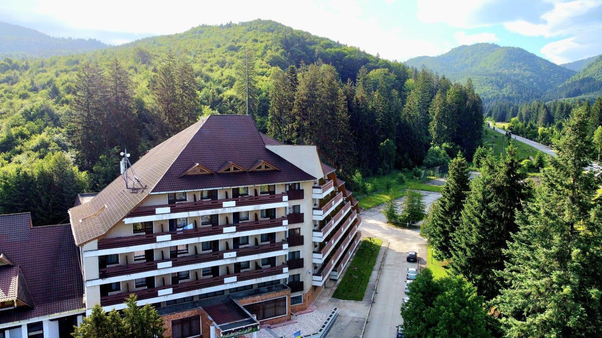 Hotel Bradul - 科瓦斯纳 外观 照片