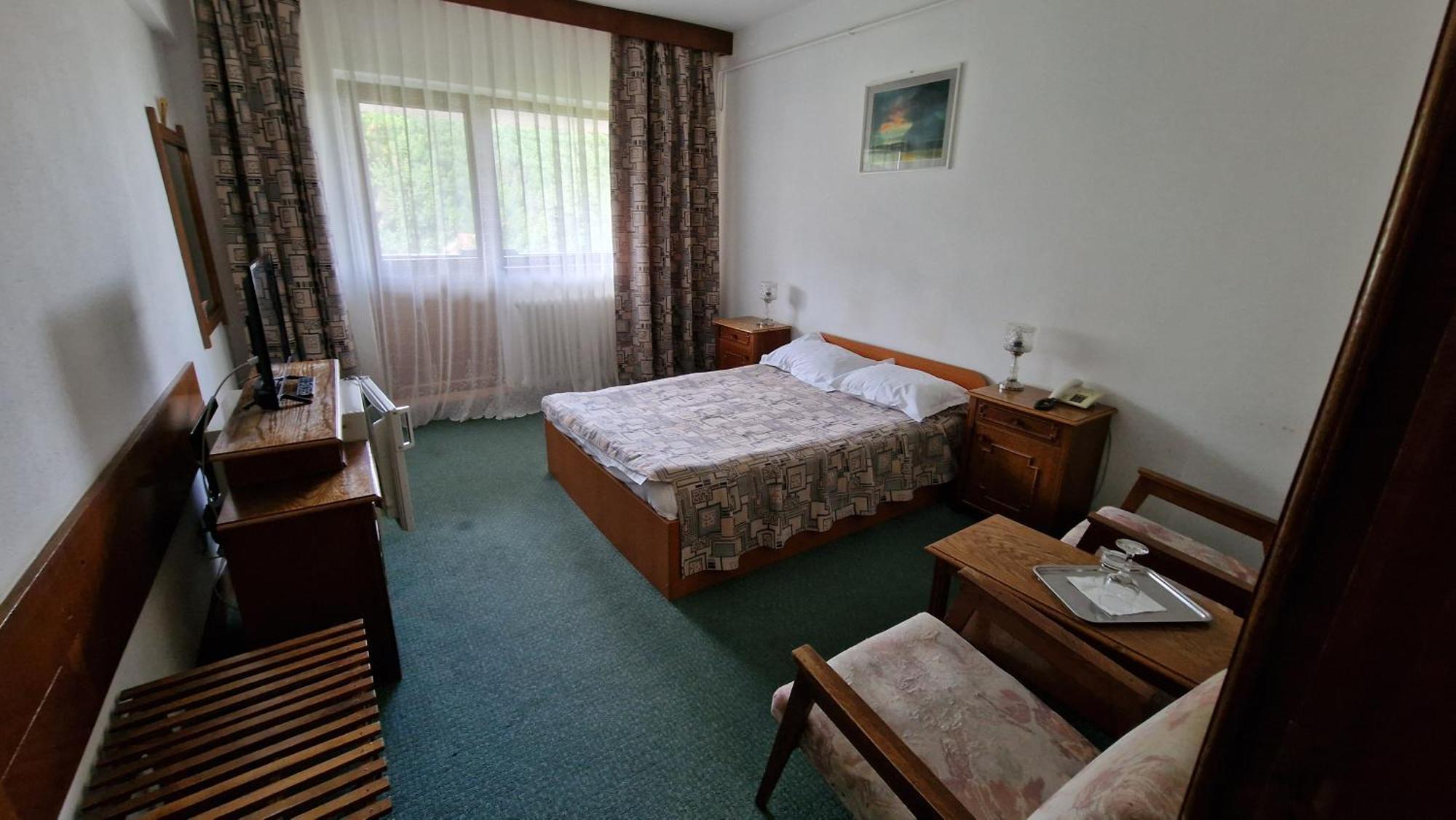 Hotel Bradul - 科瓦斯纳 外观 照片