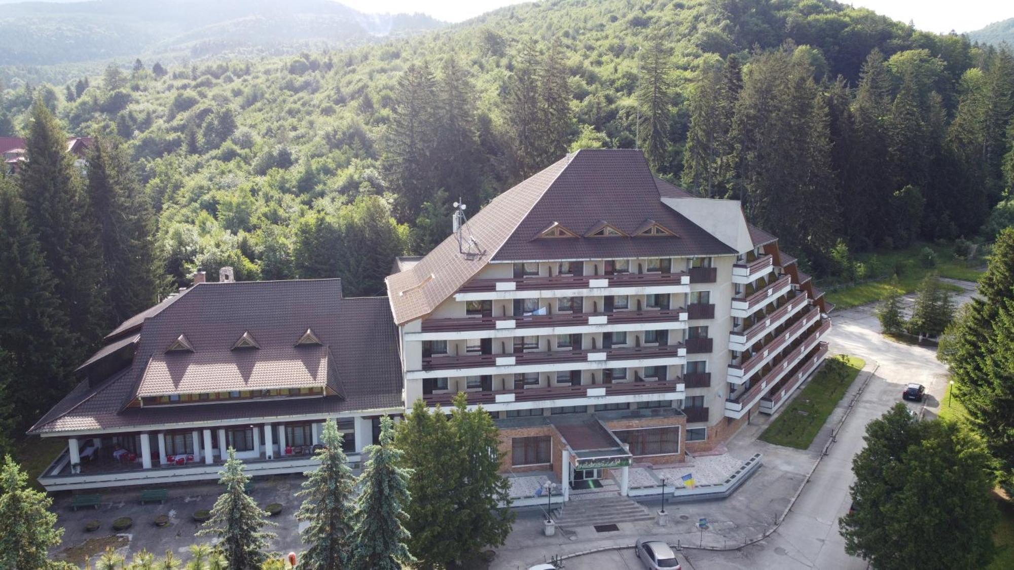 Hotel Bradul - 科瓦斯纳 外观 照片