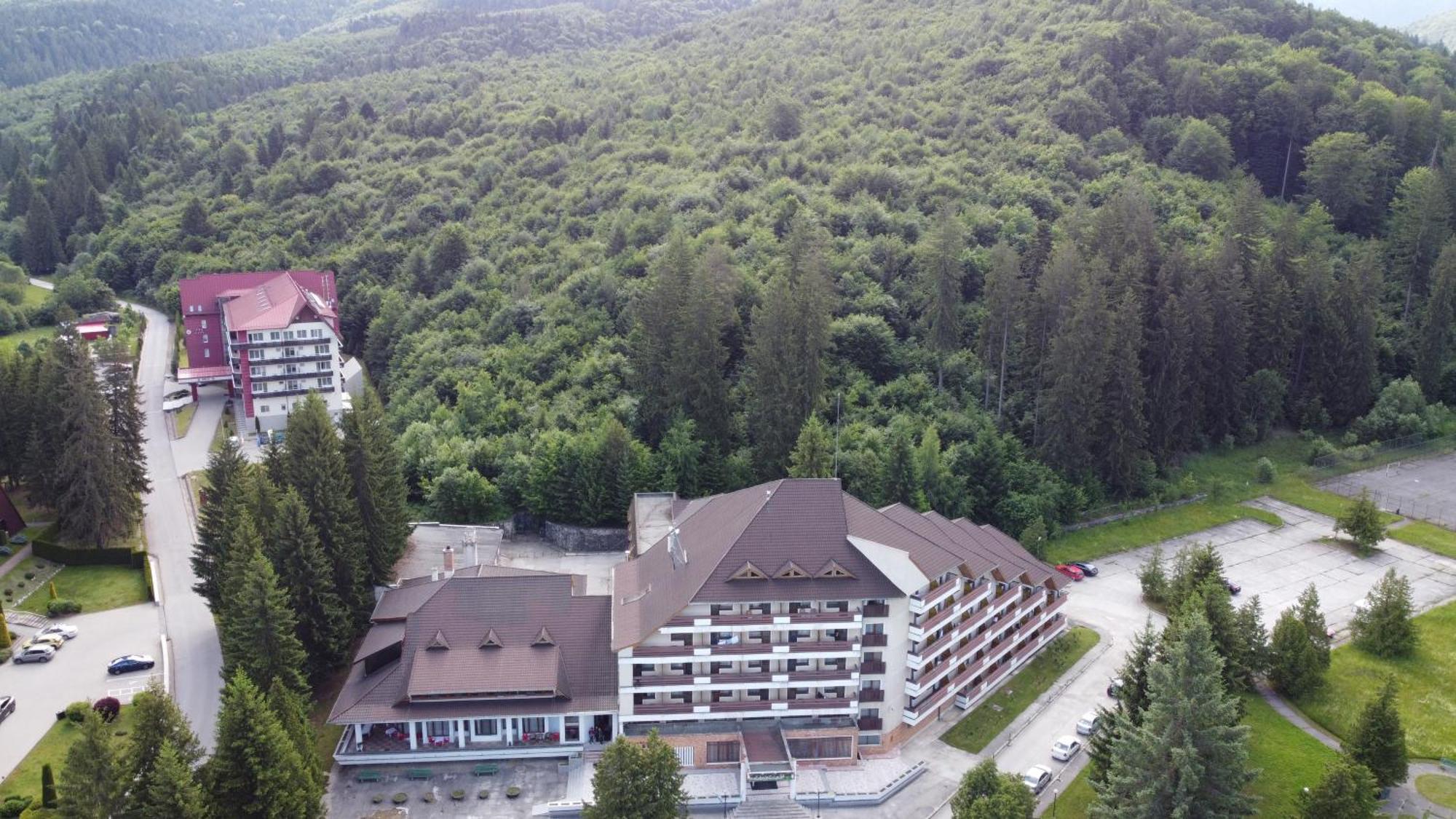 Hotel Bradul - 科瓦斯纳 外观 照片